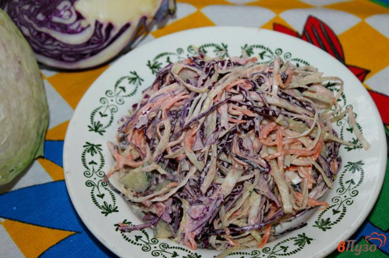 Фото приготовление рецепта: Салат из капусты с корейской морковью и колбасой шаг №7