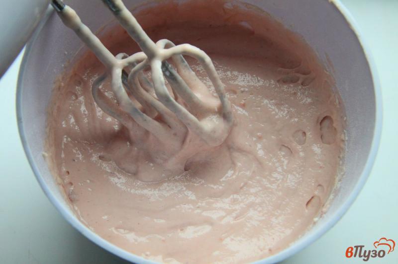 Фото приготовление рецепта: Пышные оладьи на вишневом йогурте шаг №4