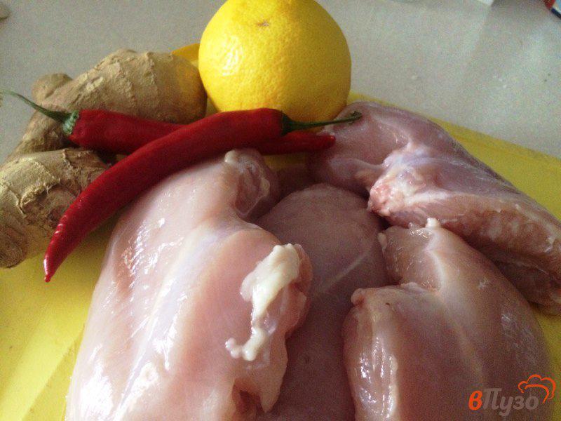 Фото приготовление рецепта: Курица с острым перцем и имбирём от Гордона Рамзи шаг №1