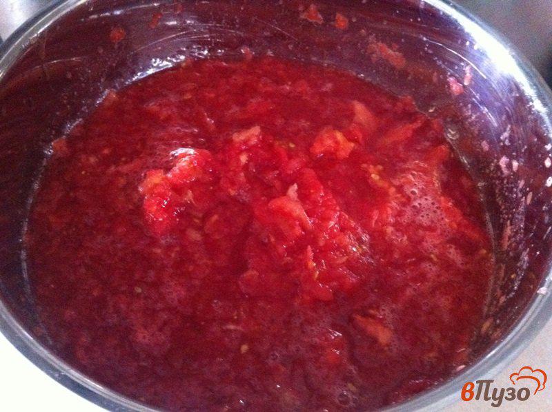 Фото приготовление рецепта: Острая приправа из сладкого перца и помидор шаг №3