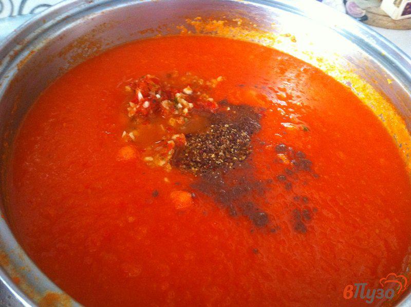 Фото приготовление рецепта: Острая приправа из сладкого перца и помидор шаг №8