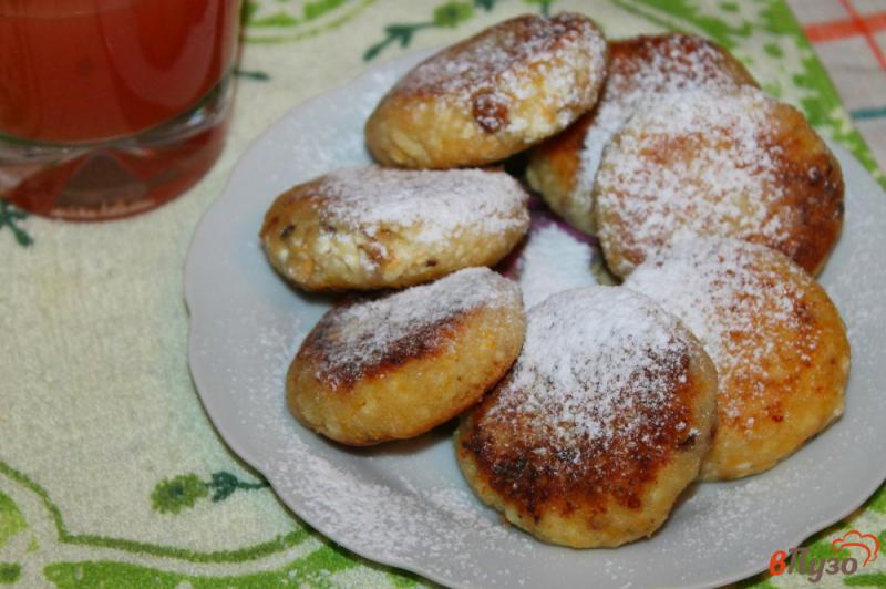 Фото приготовление рецепта: Сырники с мякотью тыквы и грецкими орешками шаг №8