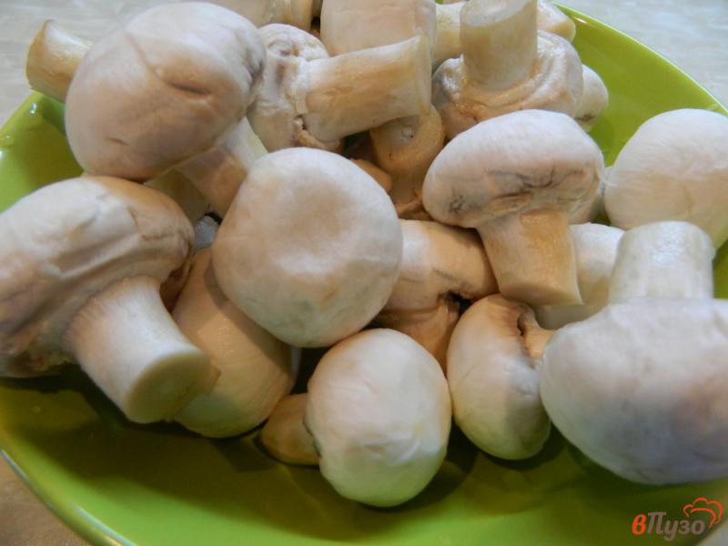 Фото приготовление рецепта: Картофель с грибами запеченный в духовке шаг №3