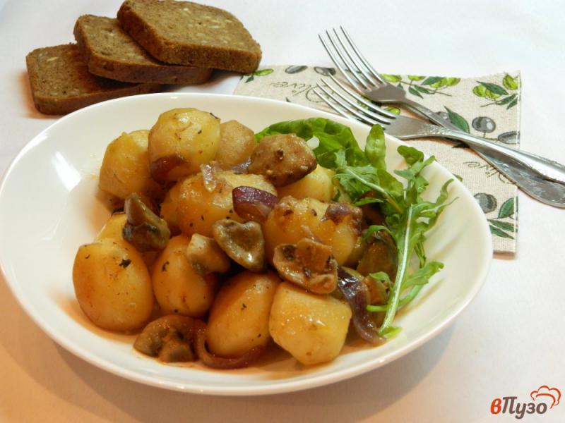 Фото приготовление рецепта: Картофель с грибами запеченный в духовке шаг №7