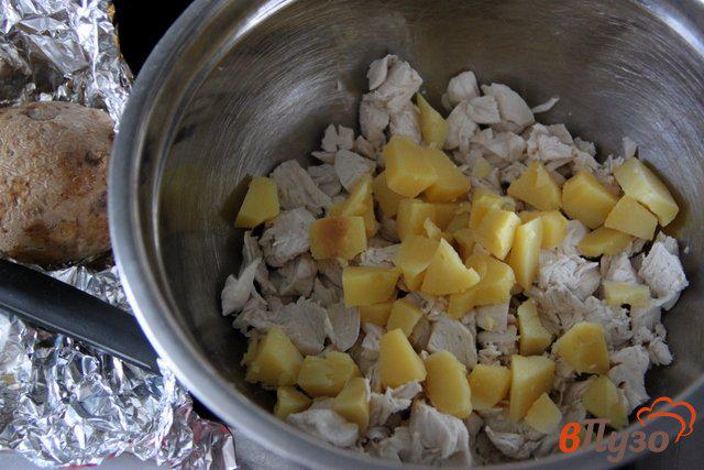Фото приготовление рецепта: Дрожжевой пирог с курицей и соусом Бешамель шаг №8