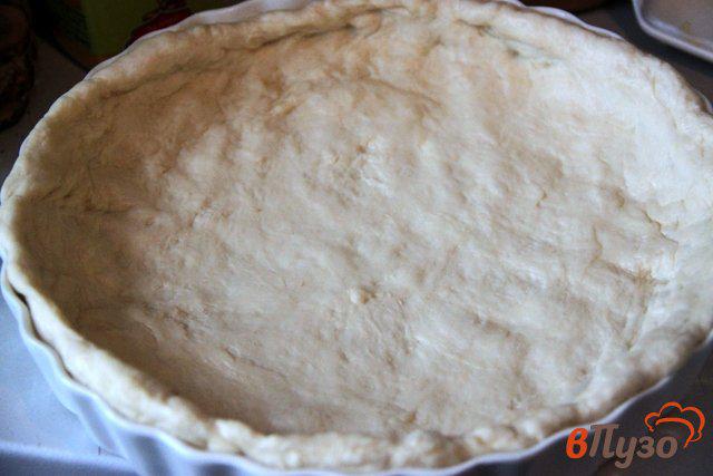 Фото приготовление рецепта: Дрожжевой пирог с курицей и соусом Бешамель шаг №11