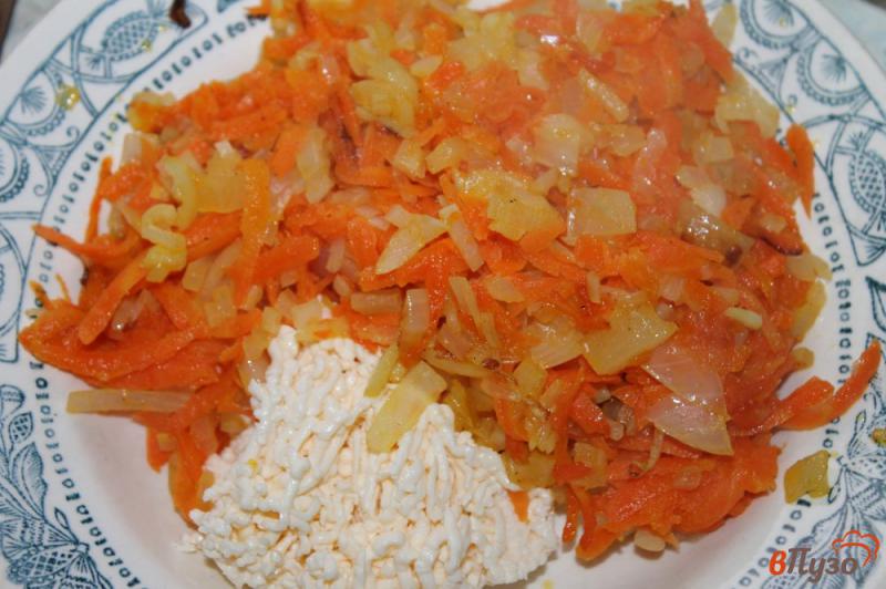 Фото приготовление рецепта: Фаршированный пеленгас в соусе с овощами в духовке шаг №5