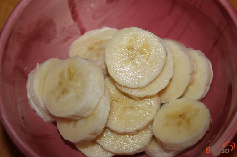 Фото приготовление рецепта: Сладкие блины с банановым пюре шаг №3