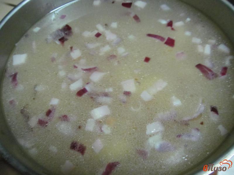 Фото приготовление рецепта: Картофельный суп с макаронами и горошком шаг №2