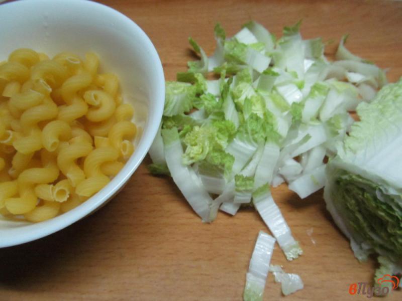 Фото приготовление рецепта: Картофельный суп с макаронами и горошком шаг №3