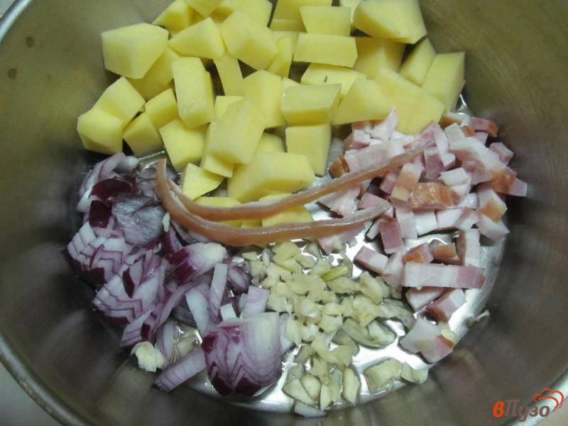 Фото приготовление рецепта: Картофельный суп с макаронами и горошком шаг №1