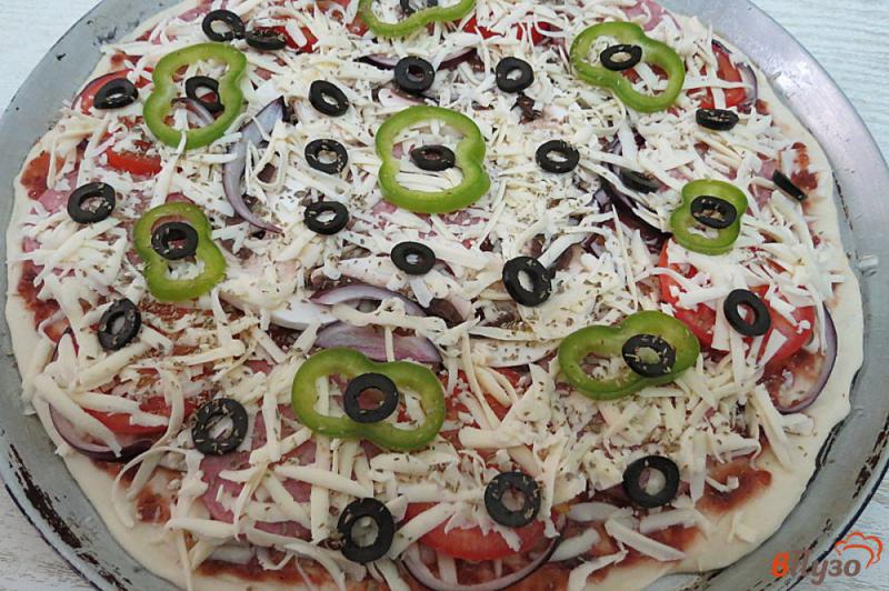 Фото приготовление рецепта: Тонкая пицца с ткемали и моцареллой шаг №11
