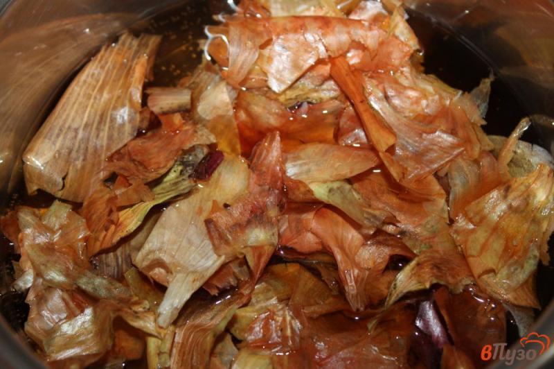 Фото приготовление рецепта: Сало вареное в луковой шелухе с чесночным вкусом шаг №3