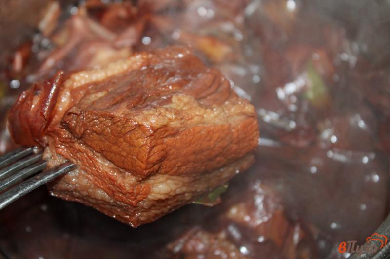 Фото приготовление рецепта: Сало вареное в луковой шелухе с чесночным вкусом шаг №6