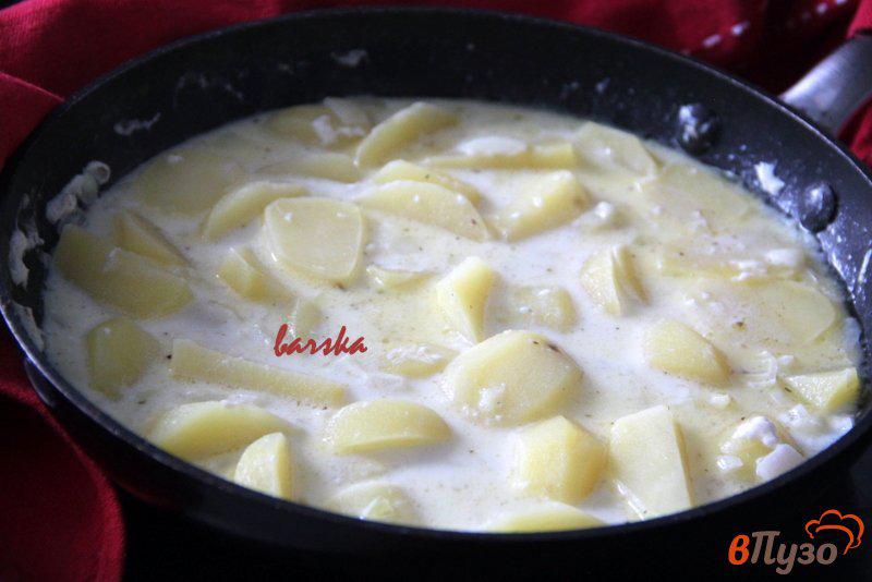 Фото приготовление рецепта: Картофель в молоке шаг №6