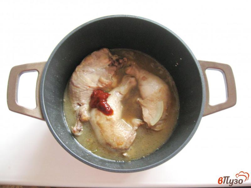 Фото приготовление рецепта: Курица тушеная в соевом соусе шаг №4