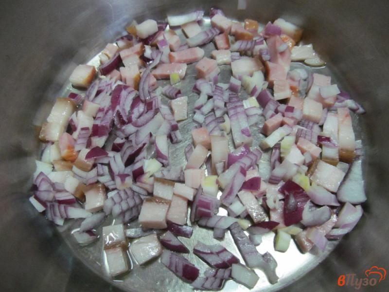Фото приготовление рецепта: Суп с пастой орсо на беконе с оливками и шпинатом шаг №2