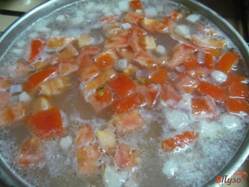 Фото приготовление рецепта: Суп с пастой орсо на беконе с оливками и шпинатом шаг №4