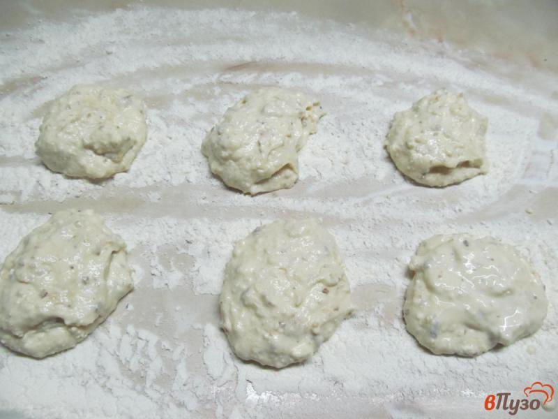 Фото приготовление рецепта: Сырники с грецким орехом и сыром «Янтарь» шаг №4