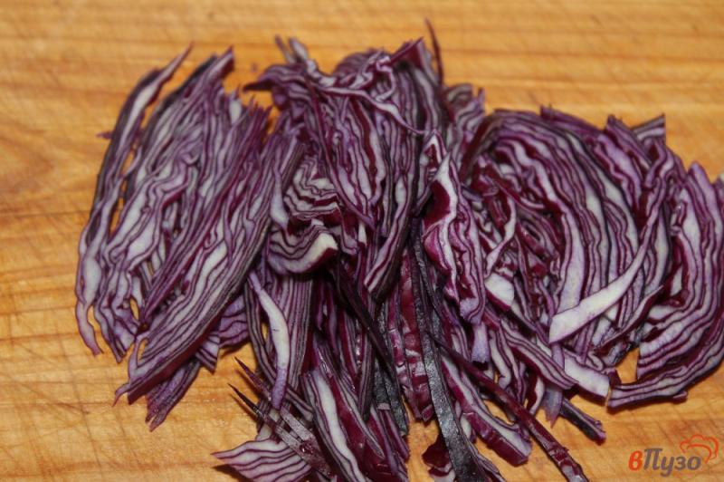 Фото приготовление рецепта: Салат из краснокочанной капусты с крабовыми палочками и сыром шаг №1