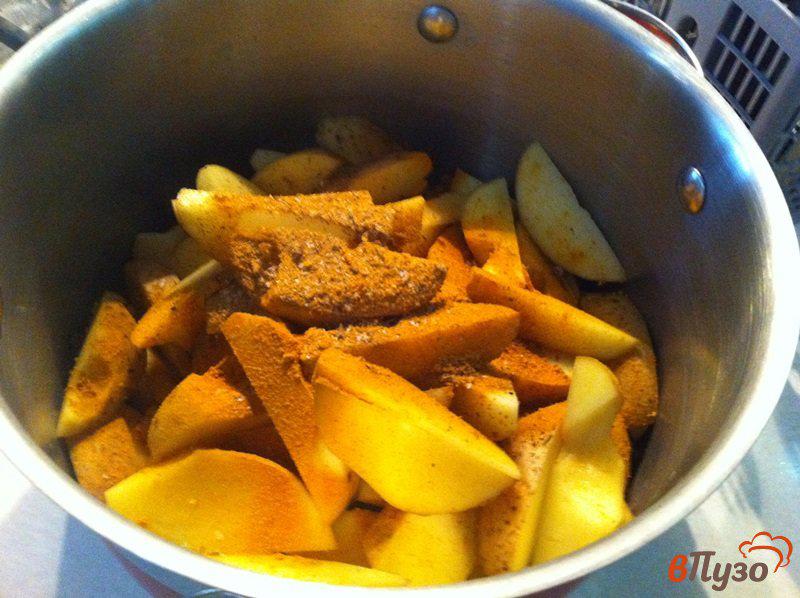 Фото приготовление рецепта: Картофельные дольки из духовки шаг №2
