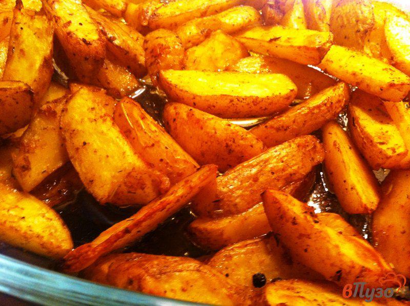 Фото приготовление рецепта: Картофельные дольки из духовки шаг №6