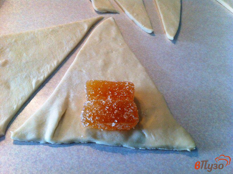 Фото приготовление рецепта: Круассаны с абрикосовым мармеладом шаг №4