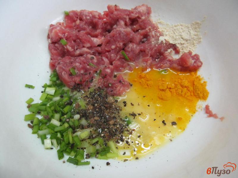 Фото приготовление рецепта: Суп с клецками из картофеля с мясным фаршем шаг №3