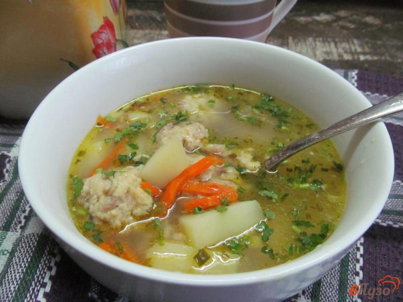 Фото приготовление рецепта: Суп с клецками из картофеля с мясным фаршем шаг №6