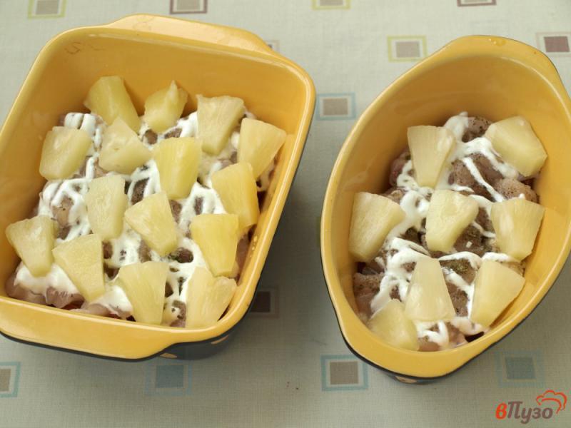 Фото приготовление рецепта: Куриное филе запечённое с вялеными помидорами и ананасами шаг №3