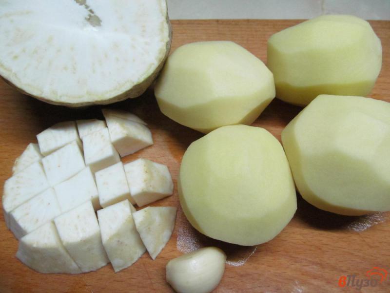 Фото приготовление рецепта: Картофельное пюре с сельдереем шаг №1