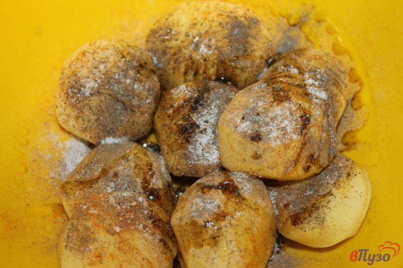 Фото приготовление рецепта: Печеный картофель с чесноком и подчеревком шаг №2