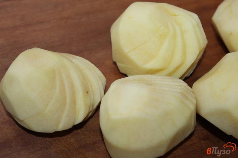 Фото приготовление рецепта: Печеный картофель с чесноком и подчеревком шаг №1