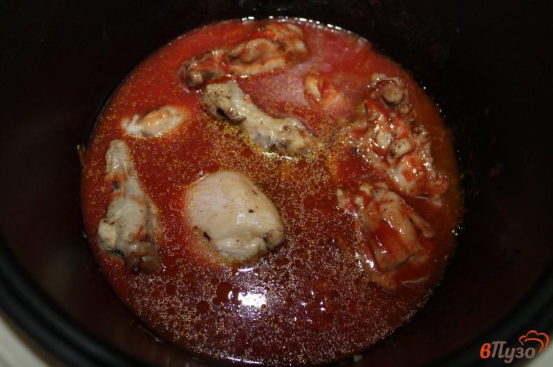 Фото приготовление рецепта: Макароны в томатном соусе с куриными крыльями в мультиварке шаг №1