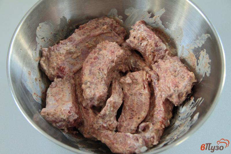 Фото приготовление рецепта: Свиные ребрышки с картофелем и фасолью в мультиварке шаг №3