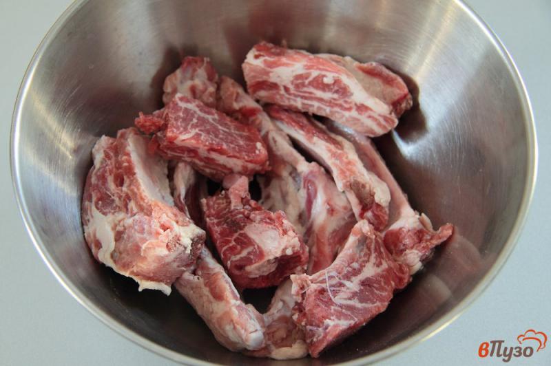 Фото приготовление рецепта: Свиные ребрышки с картофелем и фасолью в мультиварке шаг №1