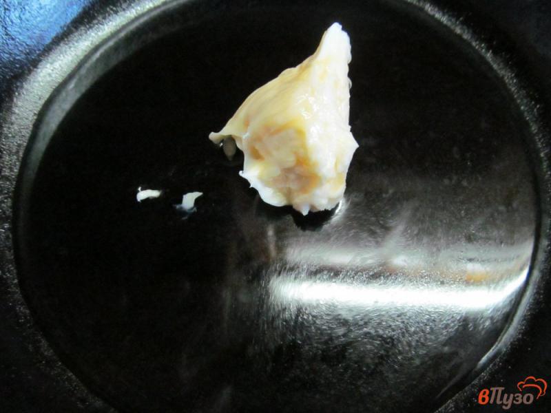 Фото приготовление рецепта: Куриные грудки в сливочном соусе на гарнире шаг №2