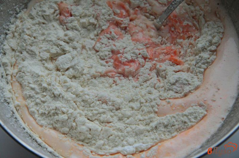 Фото приготовление рецепта: Морковный пирог со сметанной заливкой в мультиварке шаг №4