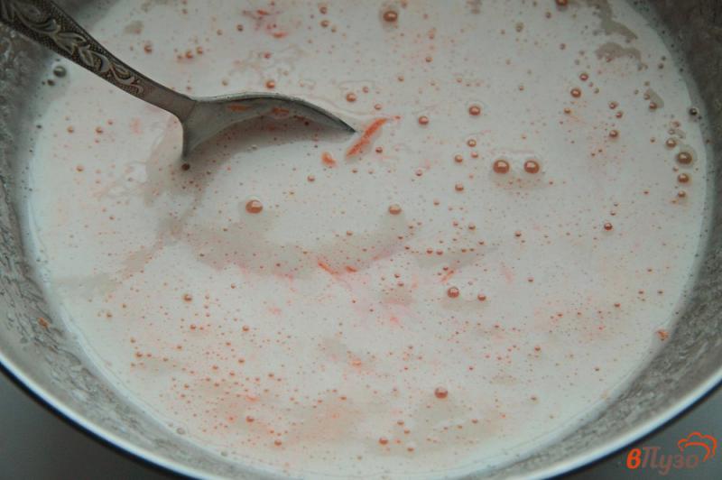 Фото приготовление рецепта: Морковный пирог со сметанной заливкой в мультиварке шаг №3