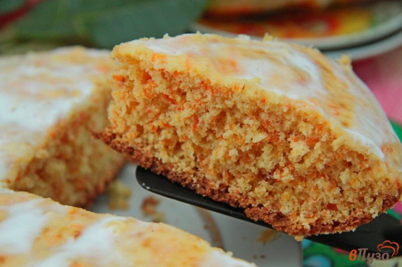 Фото приготовление рецепта: Морковный пирог со сметанной заливкой в мультиварке шаг №7