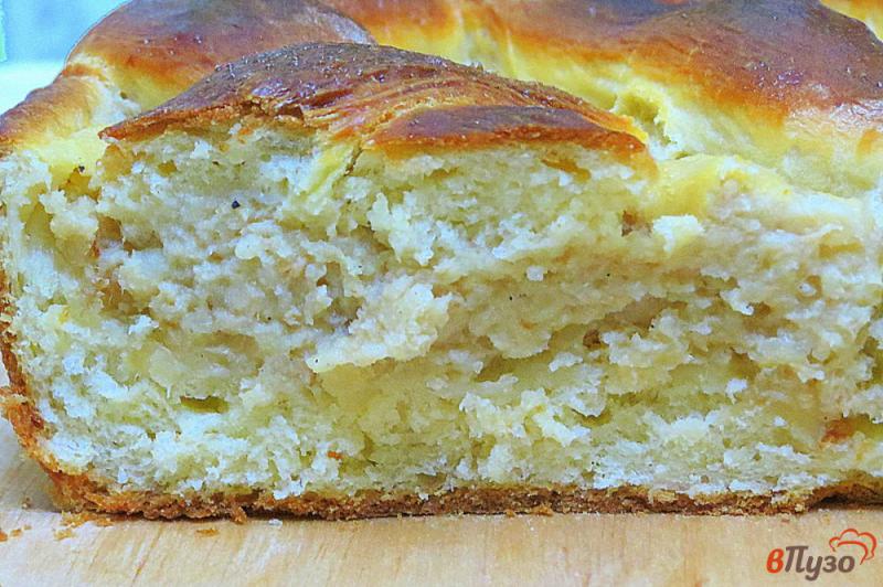 Фото приготовление рецепта: Дрожжевой пирог с мясом и картофелем шаг №17