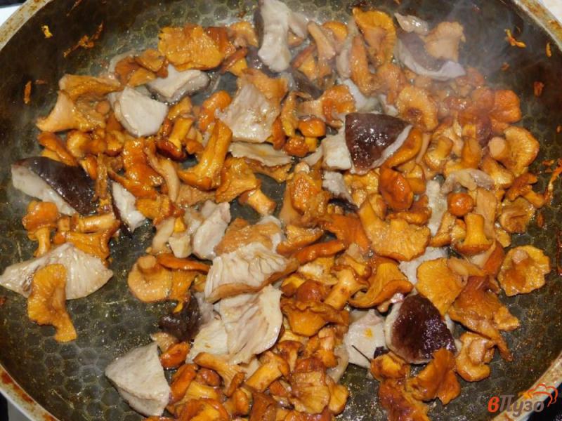 Фото приготовление рецепта: Суп из лесных грибов с чечевицей шаг №4