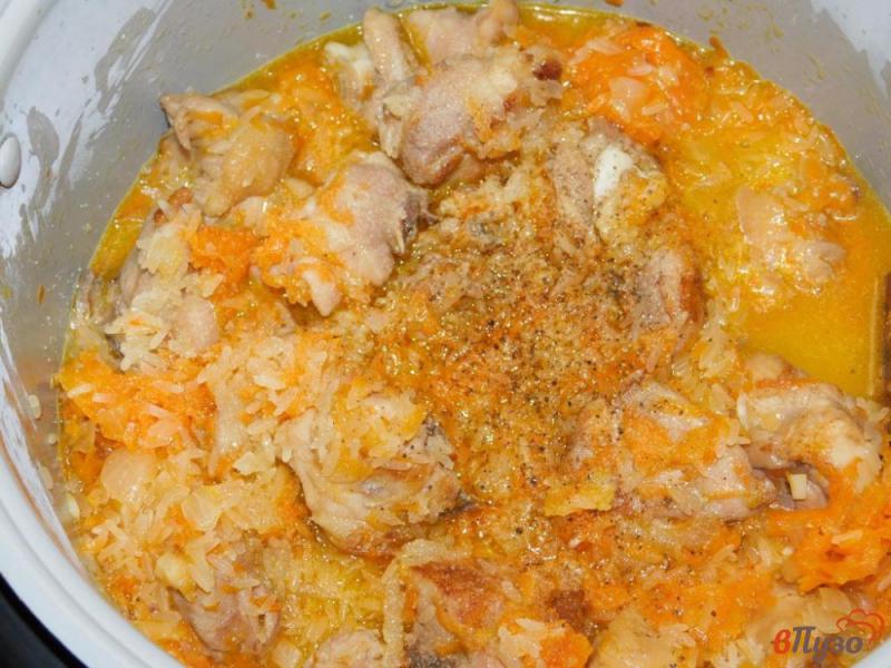 Фото приготовление рецепта: Курица с рисом в мультиварке шаг №4