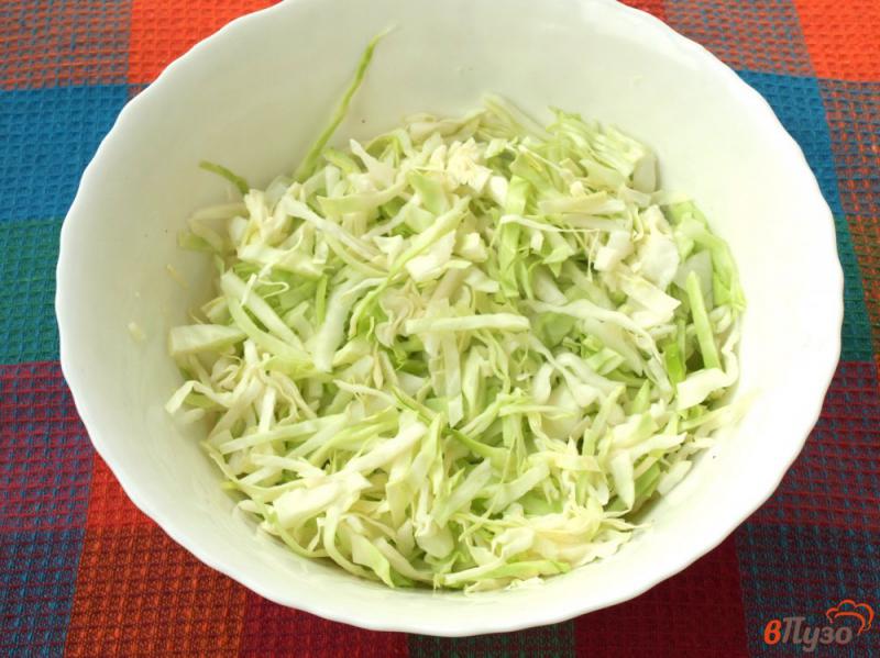 Фото приготовление рецепта: Овощной салат с консервированной кукурузой и маслинами шаг №1