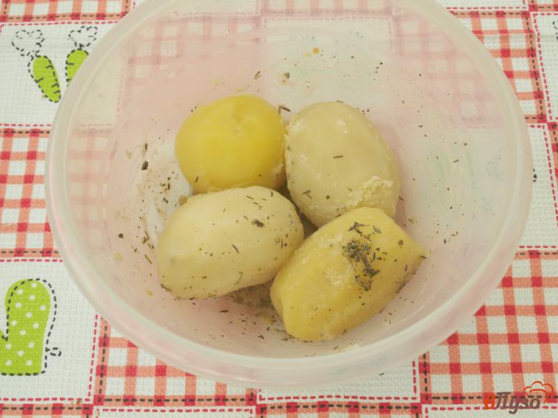 Фото приготовление рецепта: Запечённый картофель с ароматными травами шаг №2