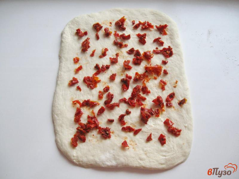 Фото приготовление рецепта: Хлеб с вялеными томатами шаг №7