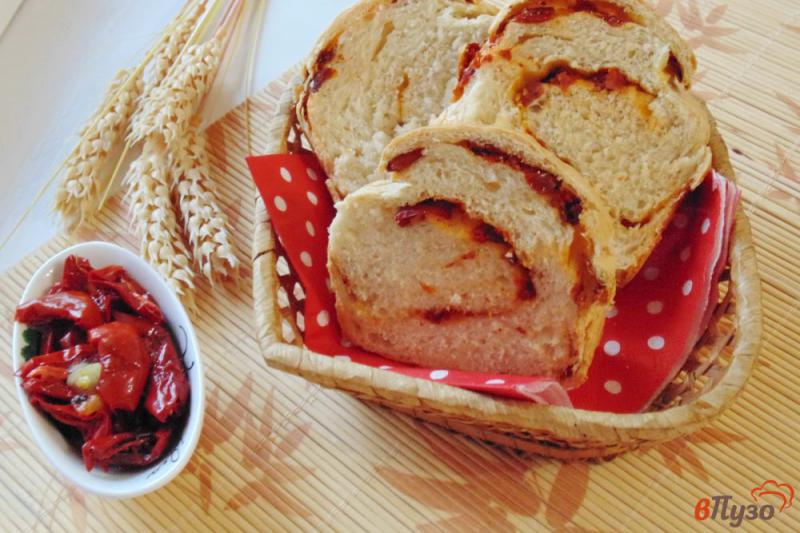 Фото приготовление рецепта: Хлеб с вялеными томатами шаг №13
