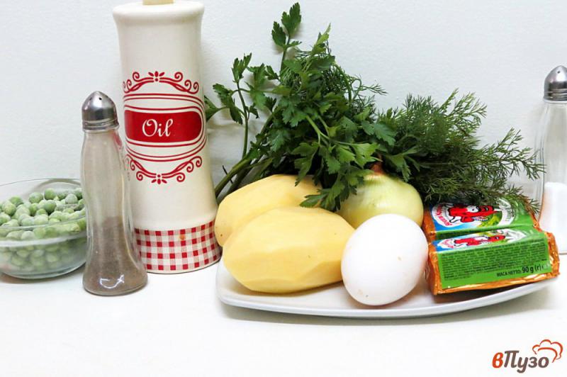 Фото приготовление рецепта: Суп с плавленым сыром, горошком и яйцом шаг №1