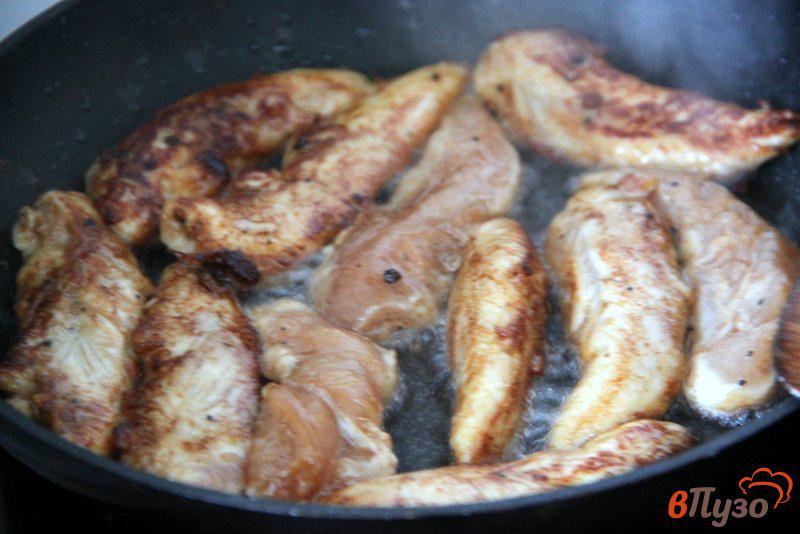 Фото приготовление рецепта: Салат с курицей и стручковой фасолью шаг №4