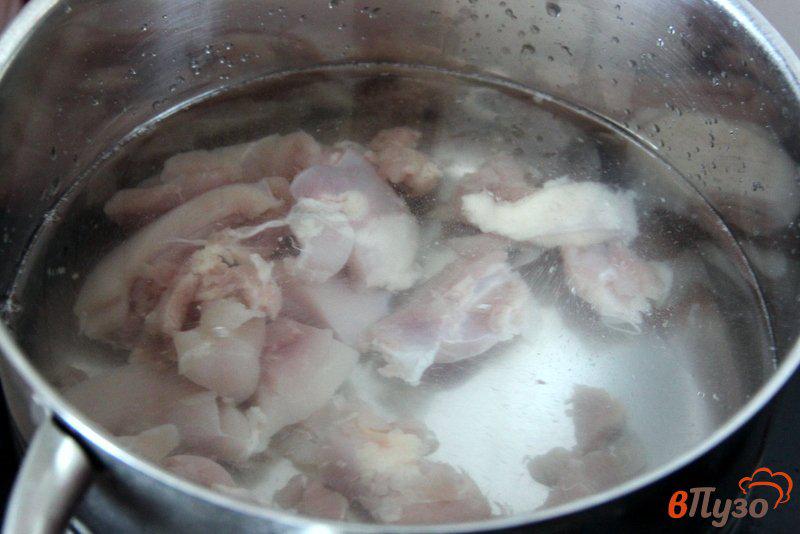 Фото приготовление рецепта: Куриный суп с помидорами шаг №1